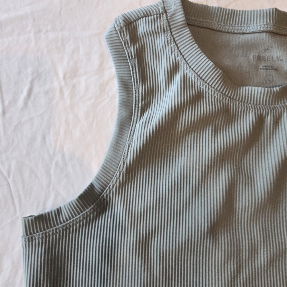 2 Ribbed Tank Scoop Neck Racerback Keyhole Size Large Haven NWT - Picture 11 of 13